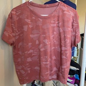 NWOT Train to Be Short Sleeve Shirt